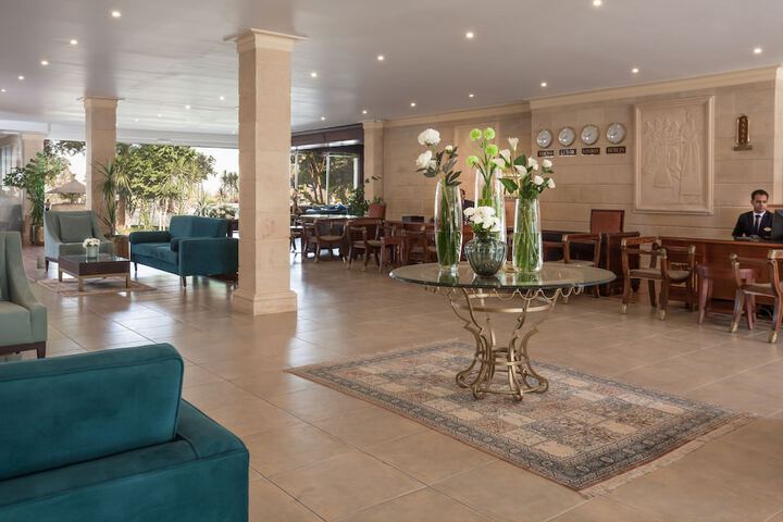 Entrance & Lobby