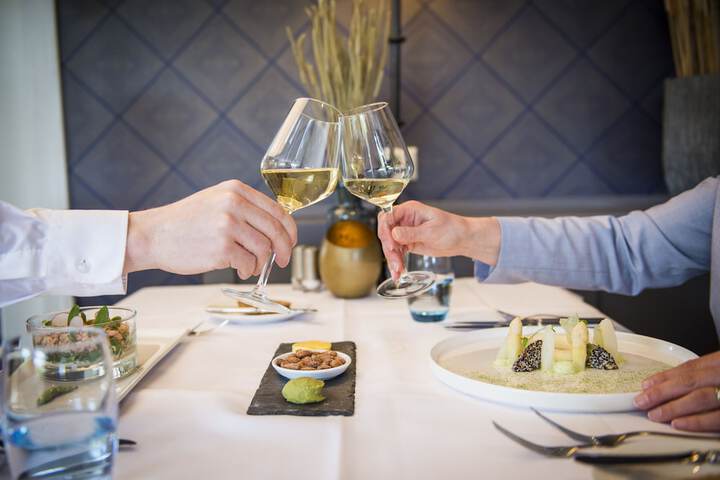 Dining 32 of 40