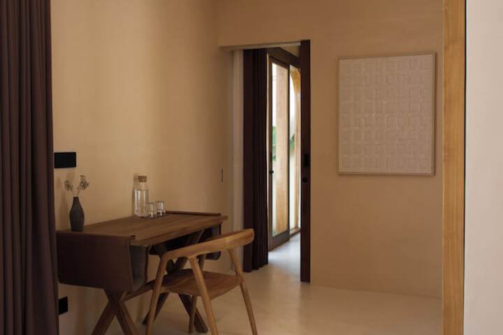 Room 26 of 61