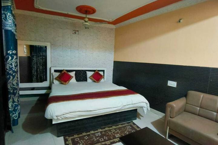 Room 8 of 20