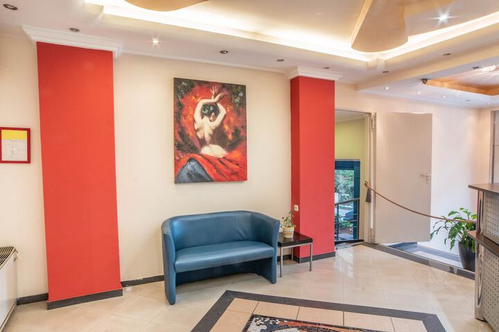 Entrance & Lobby
