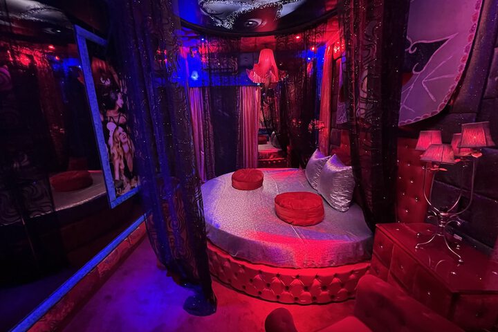 Room 68 of 96