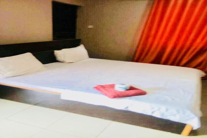 Room 3 of 16