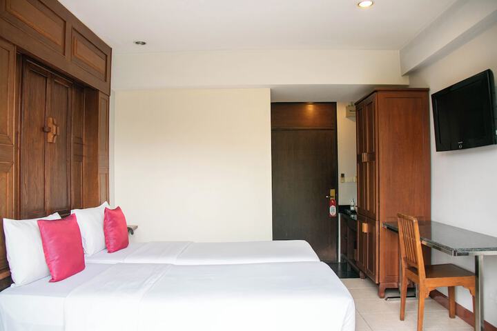 Room 27 of 157
