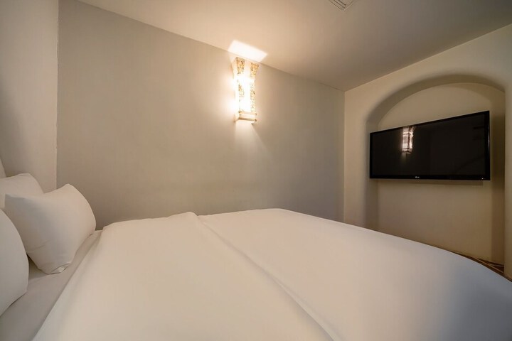 Room 26 of 61