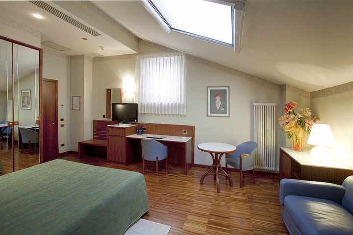 Room 9 of 57