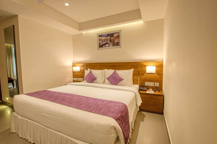 Room 13 of 28