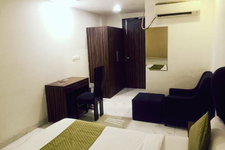 Room 33 of 126