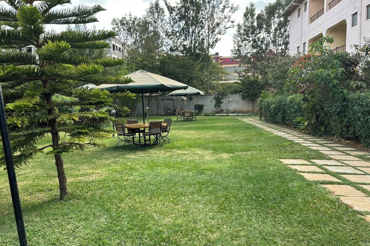 Hotel Exterior 24 of 33