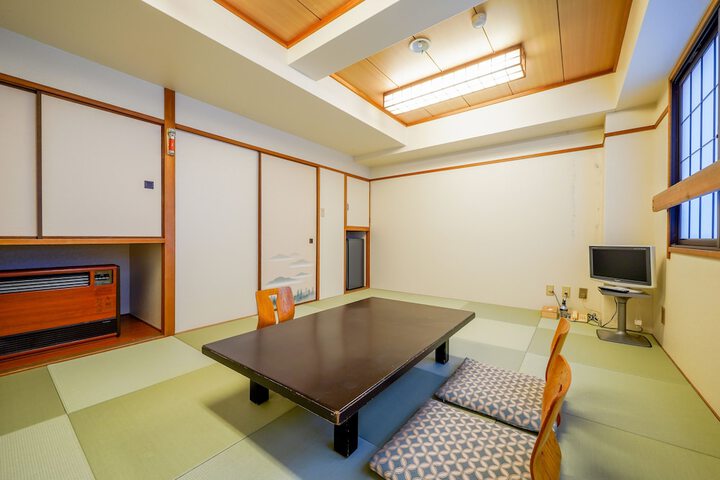 Room 10 of 22