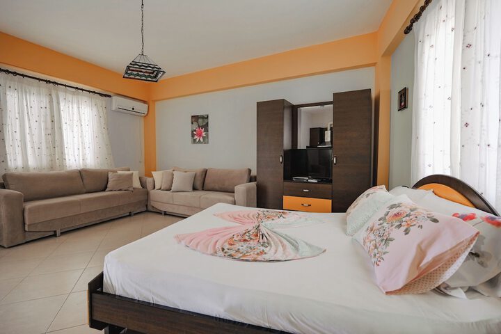 Room 7 of 18