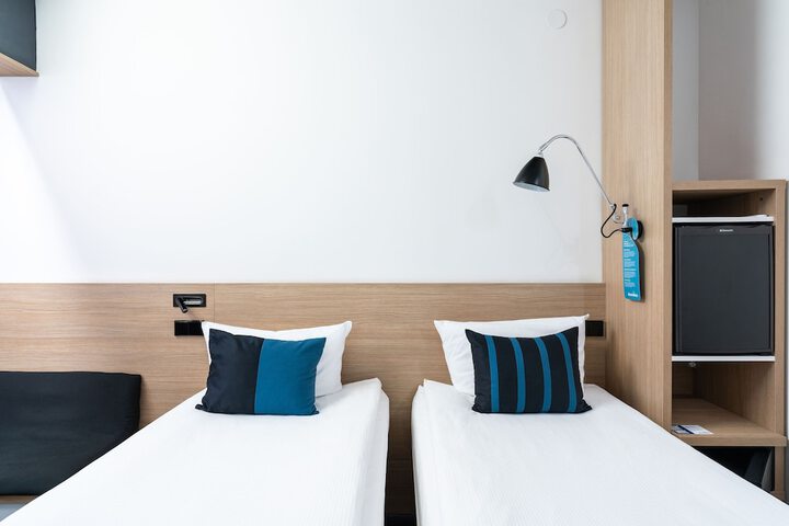 Room 44 of 63