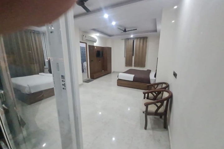Room 2 of 19