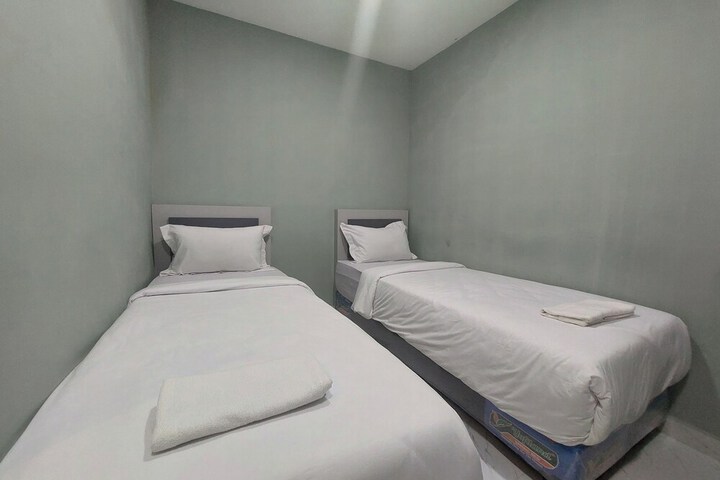 Room 12 of 36