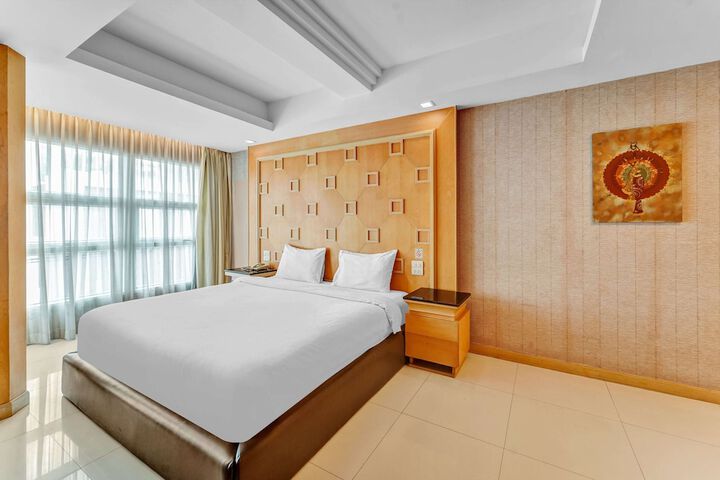 Room 13 of 19
