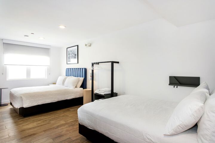Standard Quadruple Room 2 Queen Beds (4 of 6)