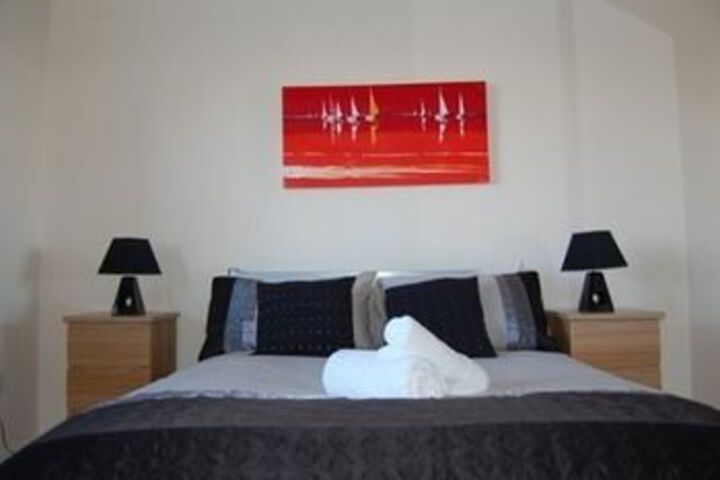 Room 4 of 12
