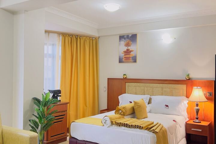 Room 6 of 13