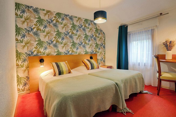 Room 33 of 191