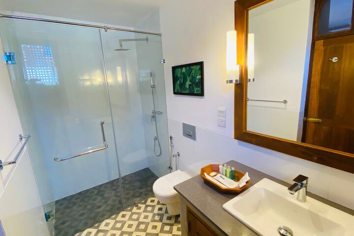 Room 13 of 32