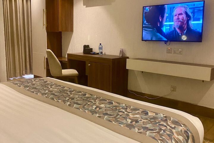 Room 10 of 30