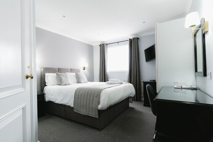 Room 6 of 34