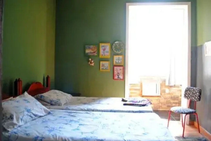 Room 6 of 11