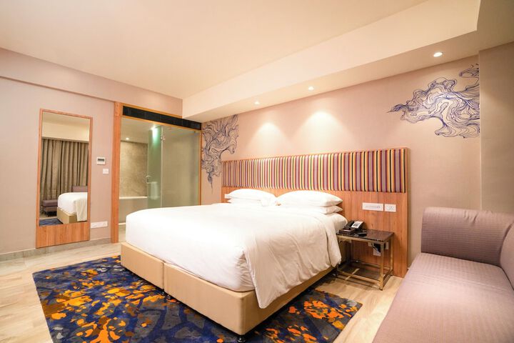 Room 30 of 87