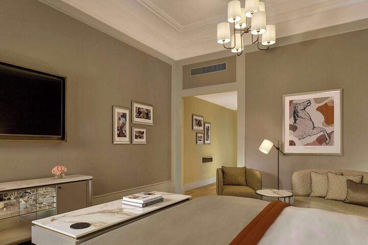 Room 5 of 111