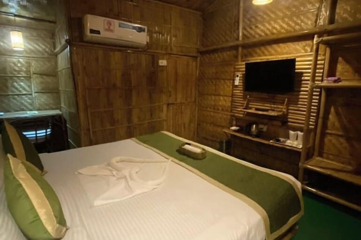 Room 13 of 37