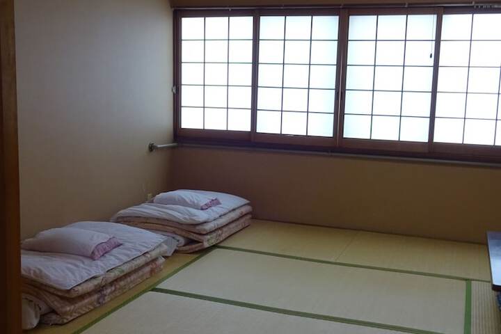 Room 6 of 66