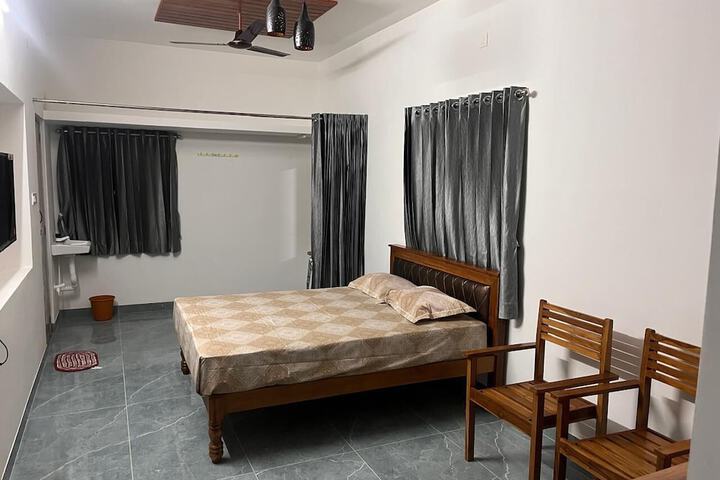 Room 5 of 17