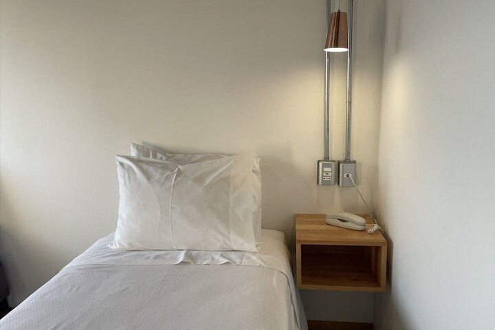Room 4 of 48