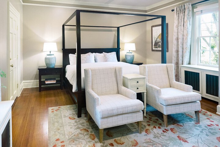 Room 70 of 176