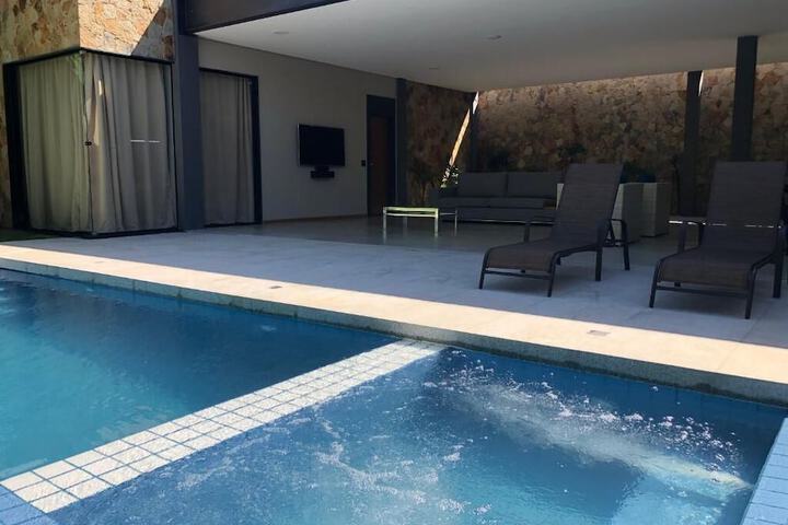 Pool 40 of 56
