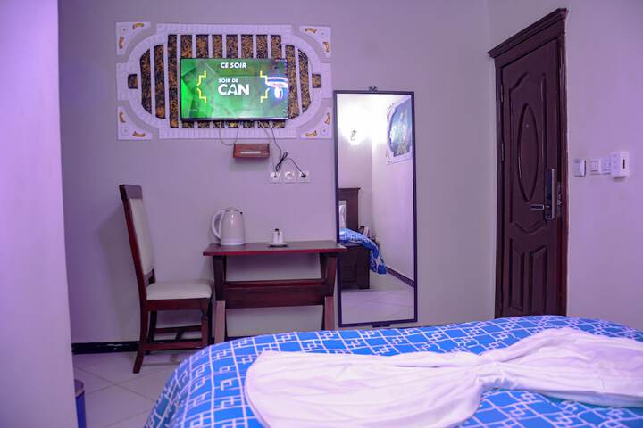 Room 13 of 122