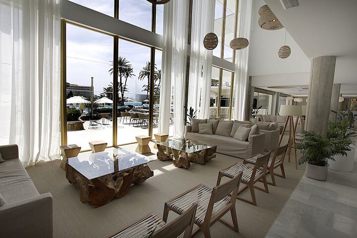 Entrance & Lobby