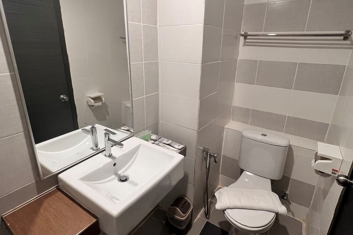 Room 17 of 34