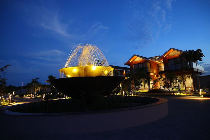 Hotel Exterior 89 of 97