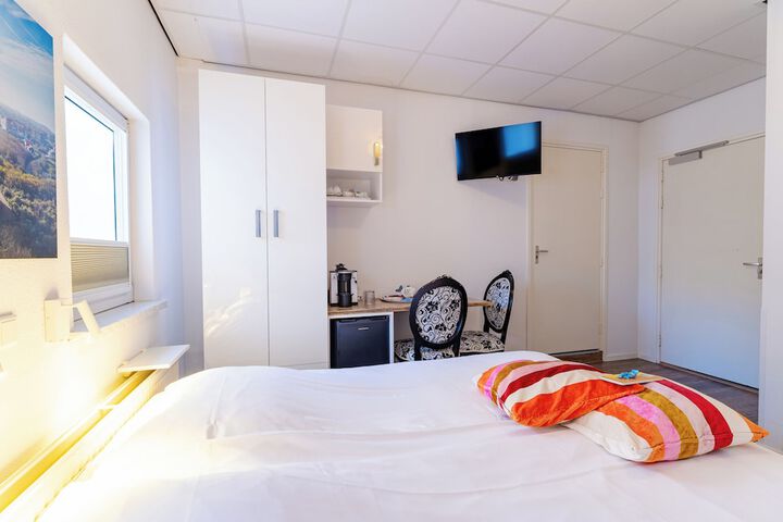 Room 65 of 144