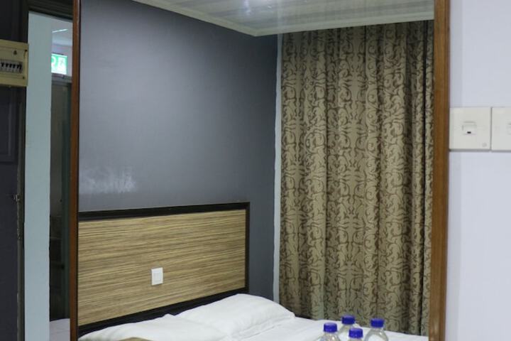 Room 5 of 71