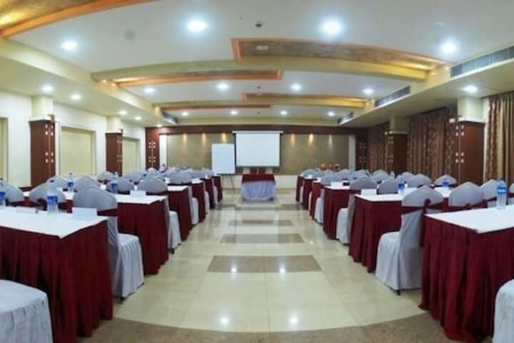 Ballroom/Hall 11 of 14