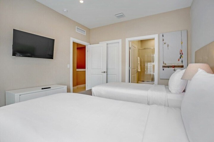 Room 4 of 64