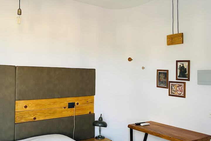 Room 25 of 104