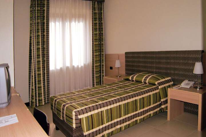 Room 13 of 74