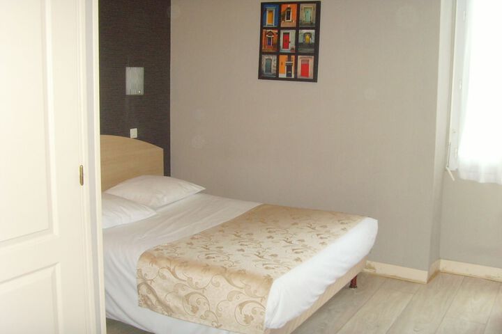 Room 10 of 26