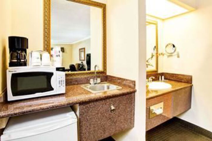 Room 35 of 87