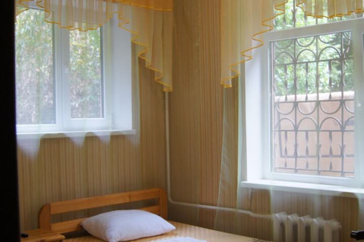 Room 6 of 11