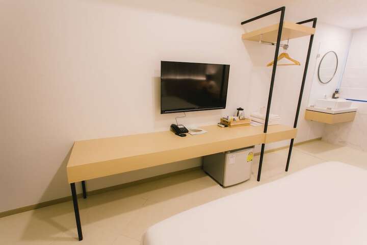 Room 6 of 42