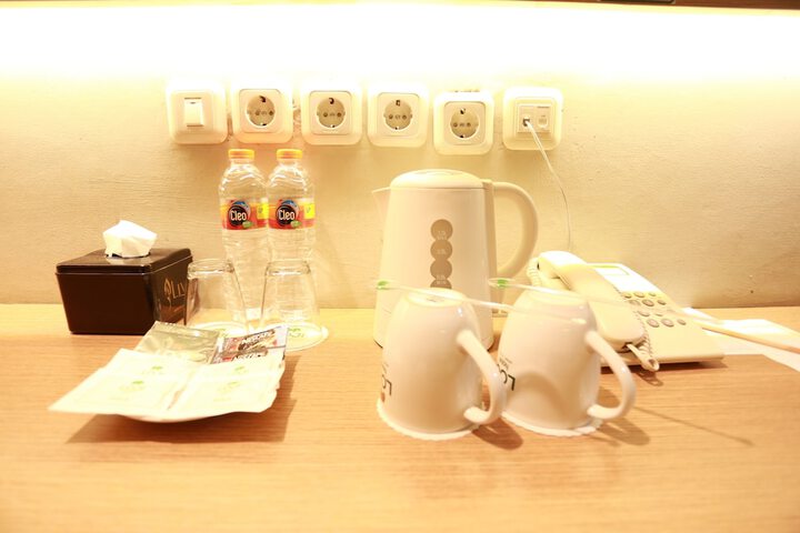 Breakfast/Coffee Service 11 of 32